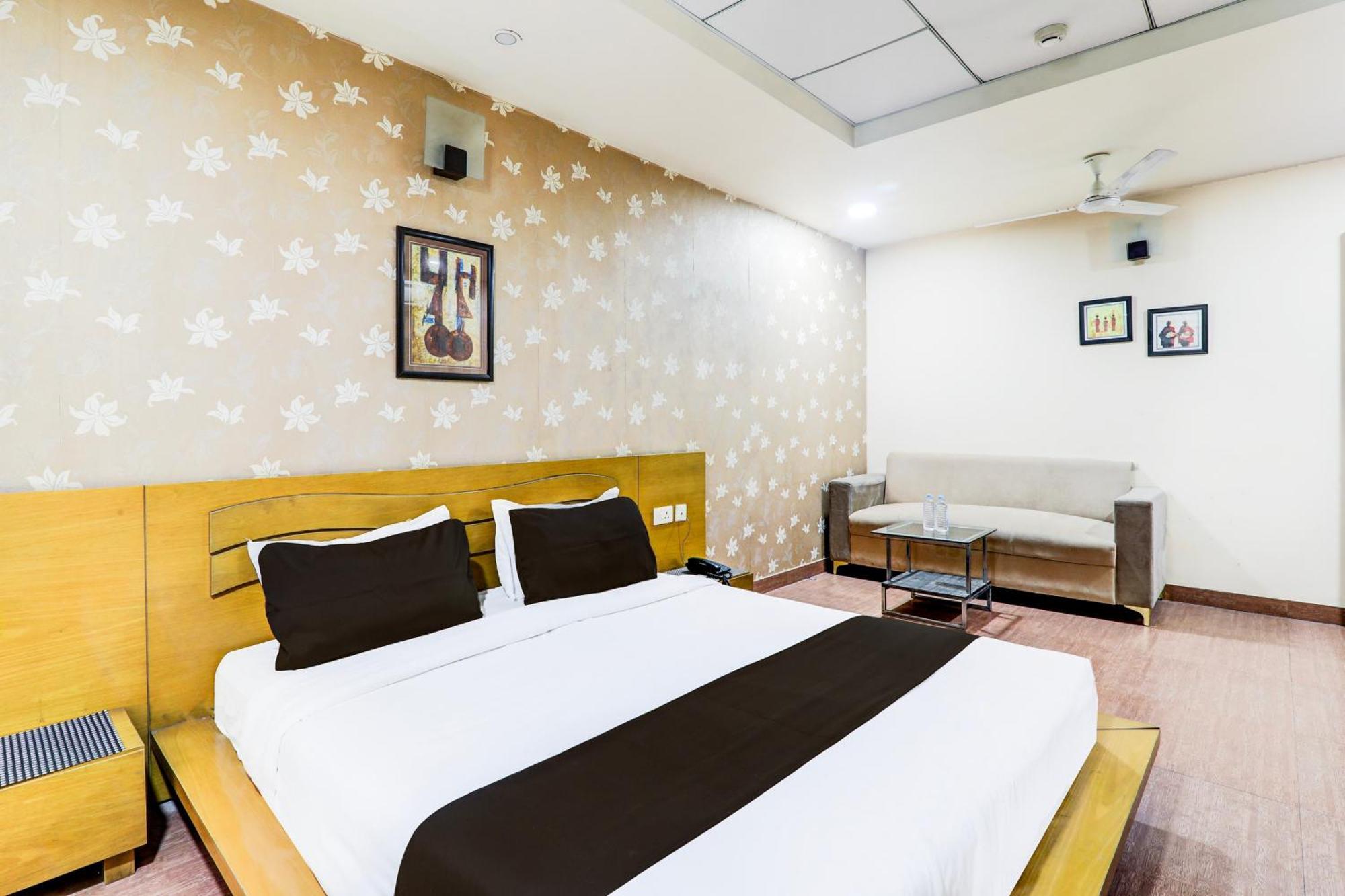 Townhouse Sakura Hotel