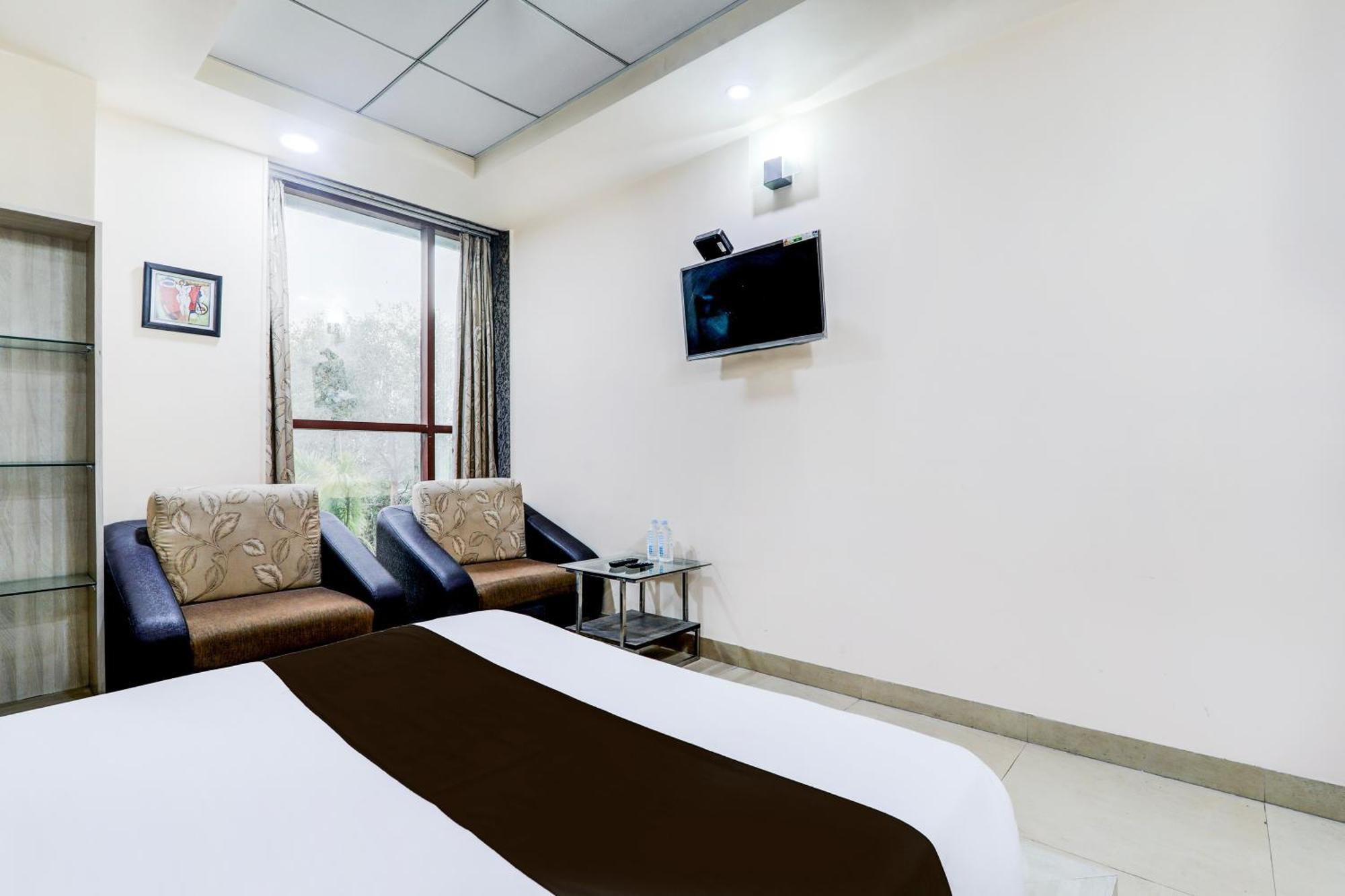 Townhouse Sakura Hotel 3*