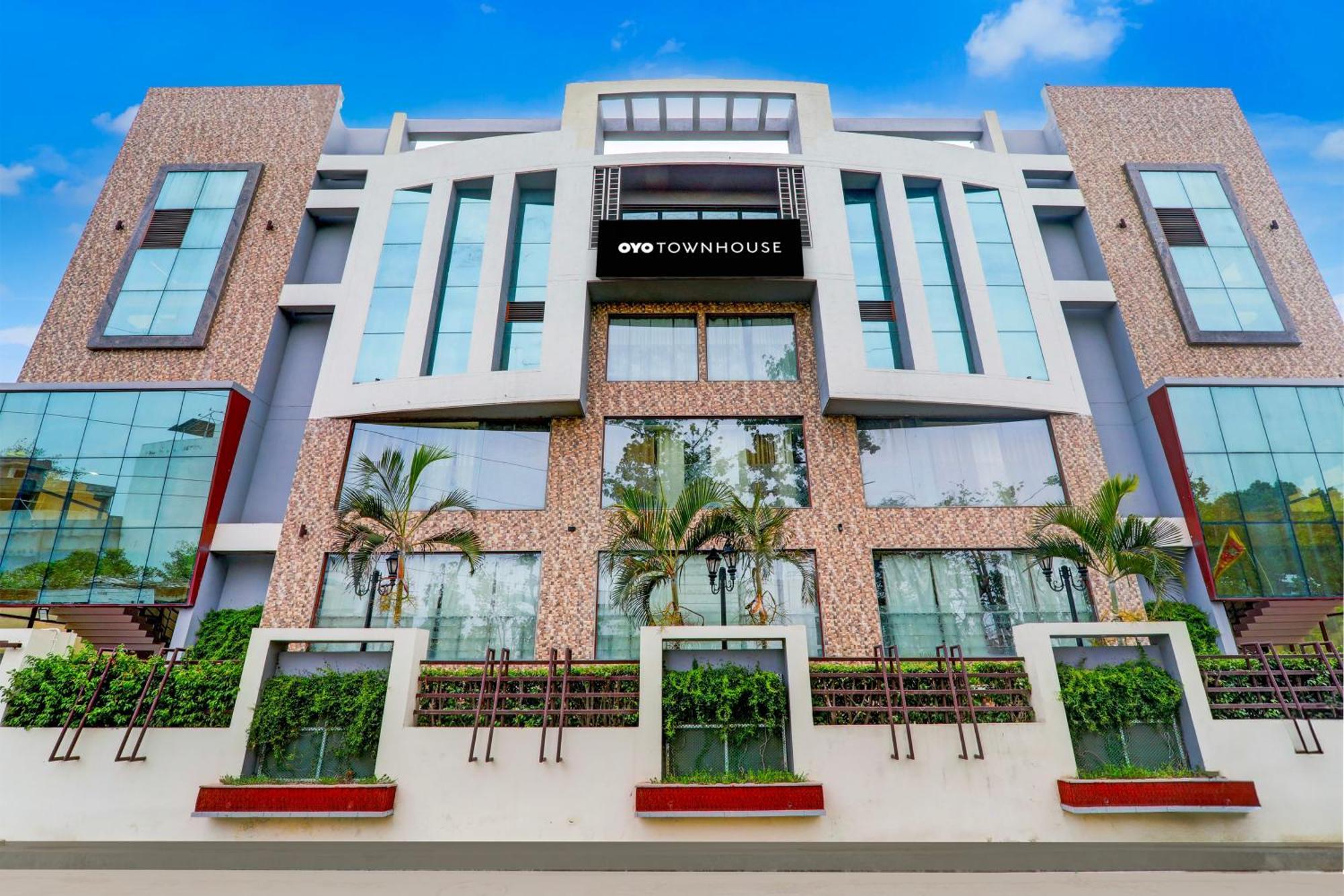 Townhouse Sakura Lucknow